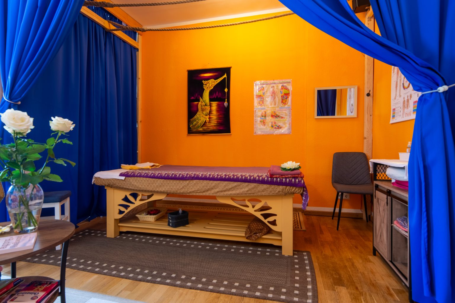 Thai-Massageraum bei Fon Nantana in Berlin Köpenick Massageraum mit Thai-Ambiente bei Fon Nantana Thaimassage in Berlin Köpenick